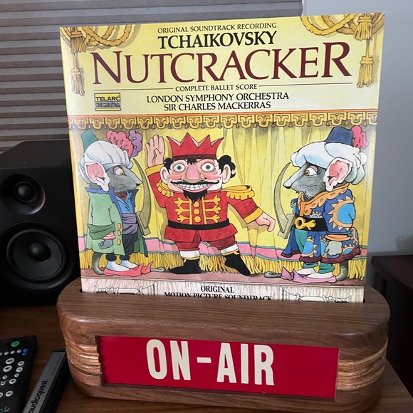 🎉HP🎉 Record stand- amazing gift!!! - Picture 13 of 14